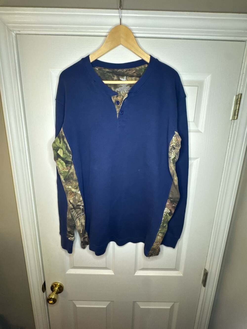 American Eagle Outfitters XL Thermal Henley Shirt Blue Camo Side Panels